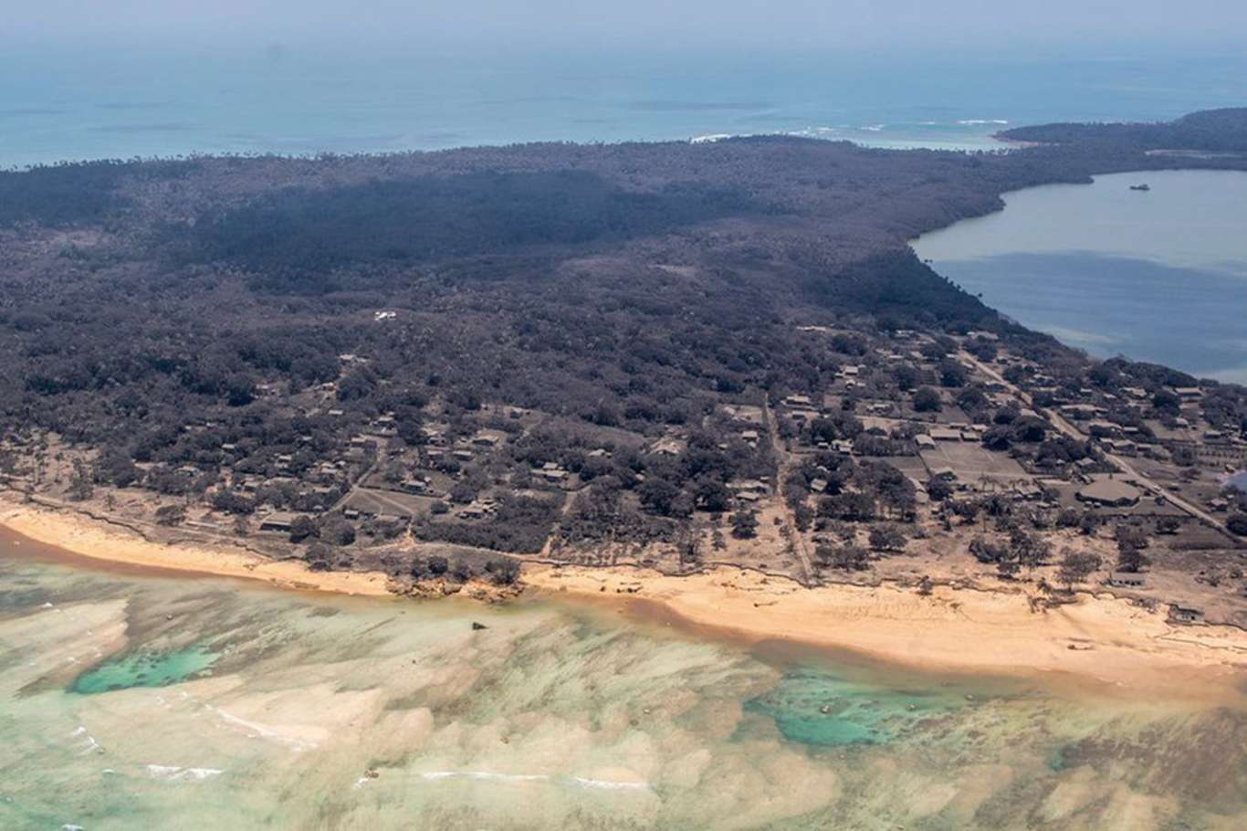 Tonga'da volkanik patlama sonucu 2 kişi öldü Tonga'da volkanik patlama sonucu 2 kişi öldü